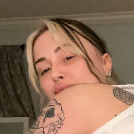 Foto di nudo di fuga di OnlyFans di Grannyswissstoots
