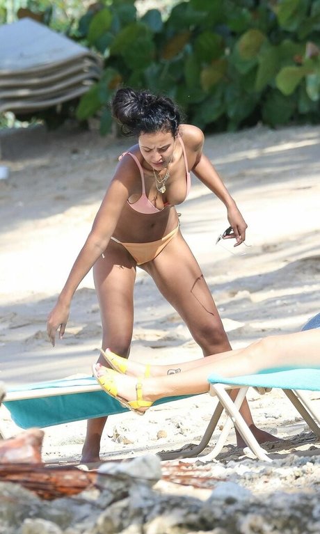 Foto di nudo di fuga di OnlyFans di Maya Jama