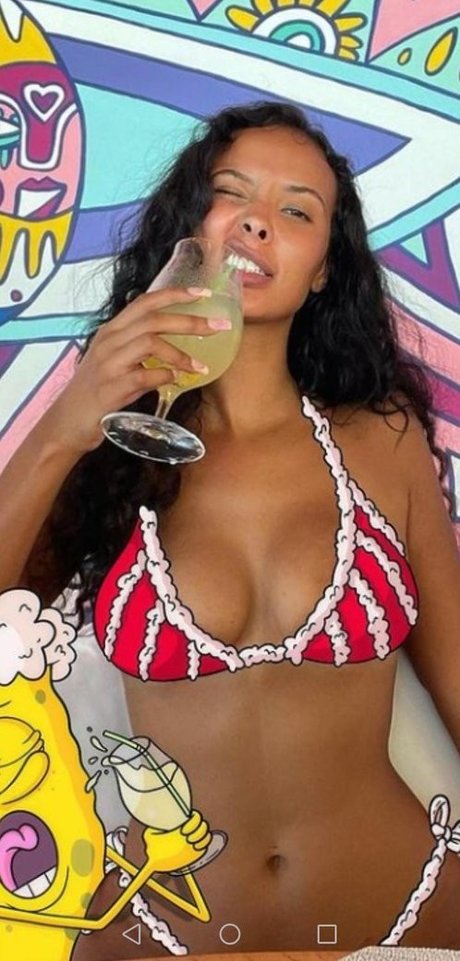 Foto di nudo di fuga di OnlyFans di Maya Jama