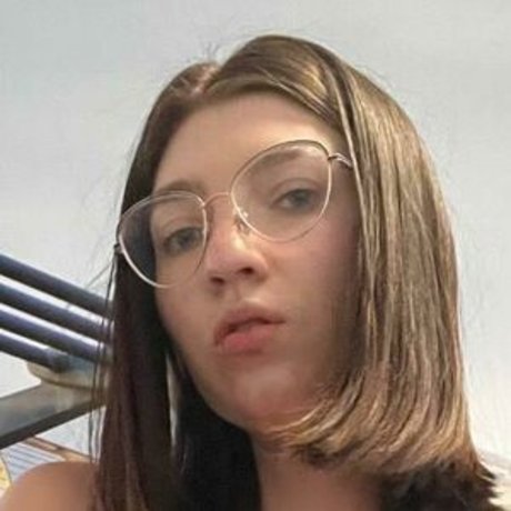 Foto di nudo di fuga di OnlyFans di Vikaavikalove