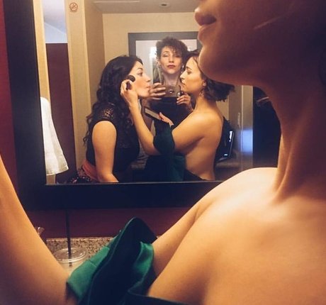 Foto di nudo di fuga di OnlyFans di Milana Vayntrub