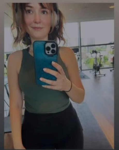 Milana Vayntrub