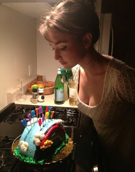 Milana Vayntrub