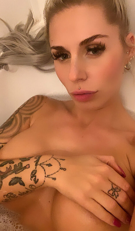 Foto di nudo di fuga di OnlyFans di Hotwifey