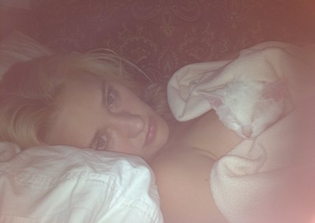 Foto di nudo di fuga di OnlyFans di Aj Michalka
