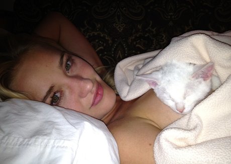 Foto di nudo di fuga di OnlyFans di Aj Michalka