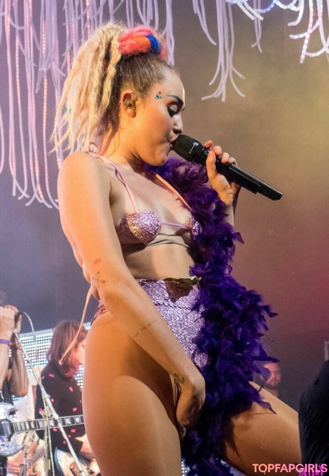 Foto di nudo di fuga di OnlyFans di Miley Cyrus #1035