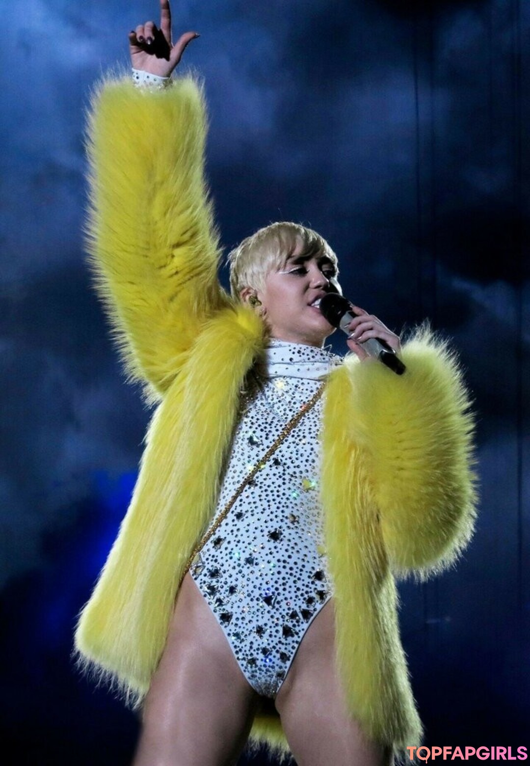 Foto di nudo di fuga di OnlyFans di Miley Cyrus #1088