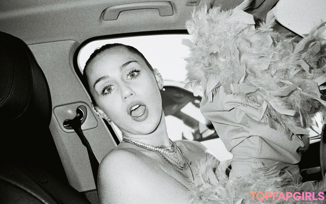 Foto di nudo di fuga di OnlyFans di Miley Cyrus #1152