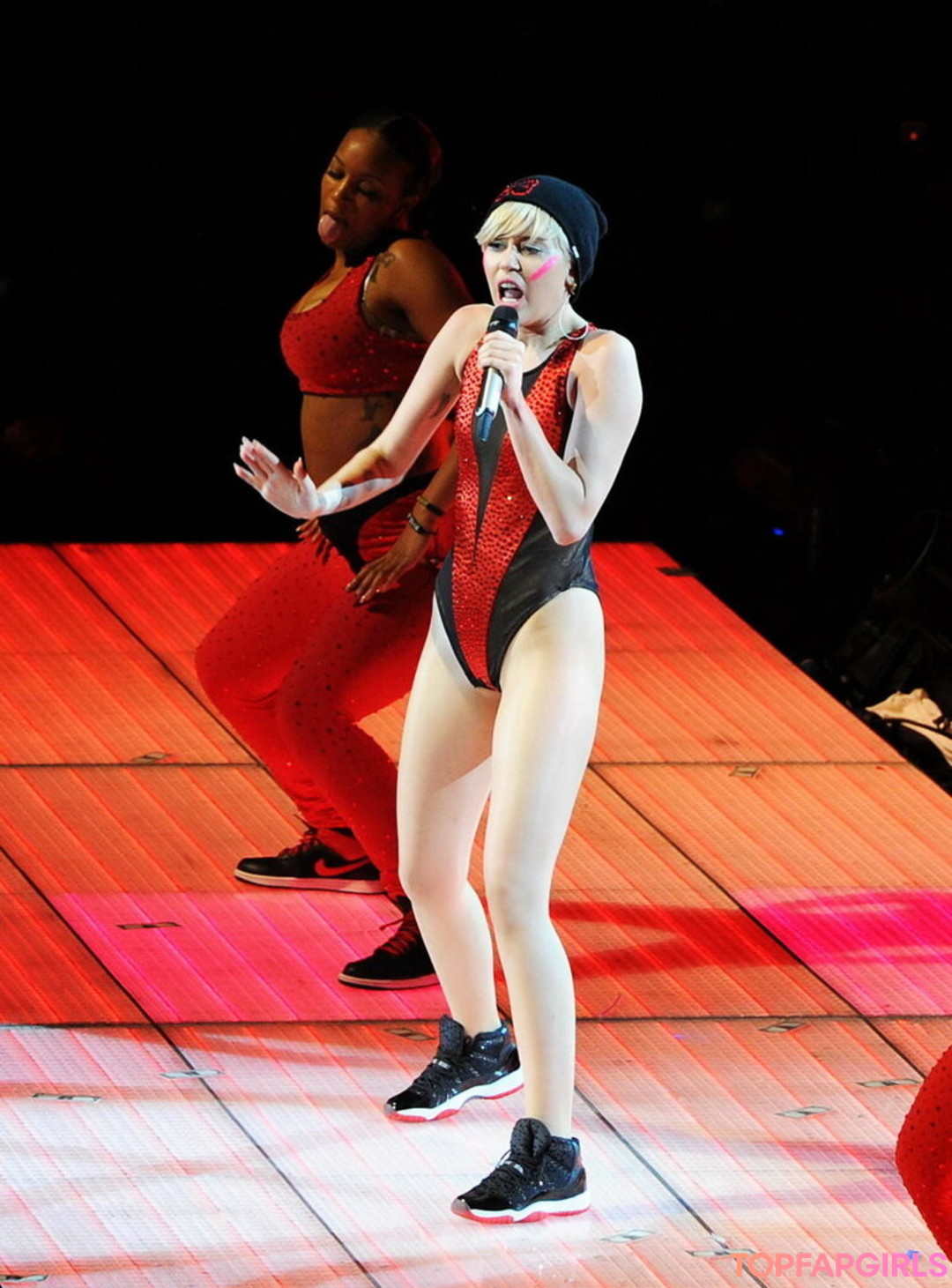 Foto di nudo di fuga di OnlyFans di Miley Cyrus #1401