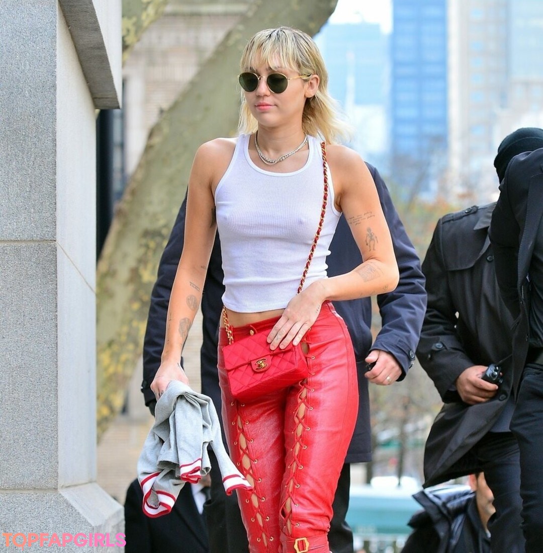 Foto di nudo di fuga di OnlyFans di Miley Cyrus #1428