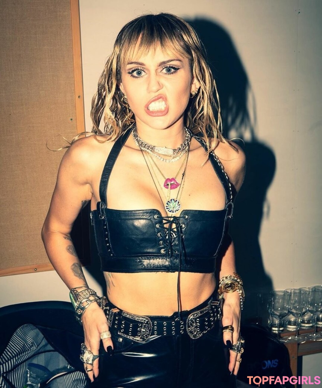 Foto di nudo di fuga di OnlyFans di Miley Cyrus #1467