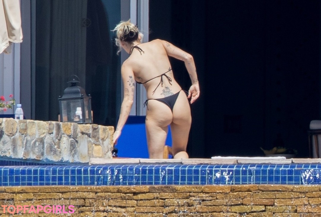 Foto di nudo di fuga di OnlyFans di Miley Cyrus #1602
