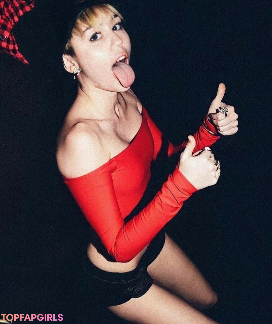 Foto di nudo di fuga di OnlyFans di Miley Cyrus #1894
