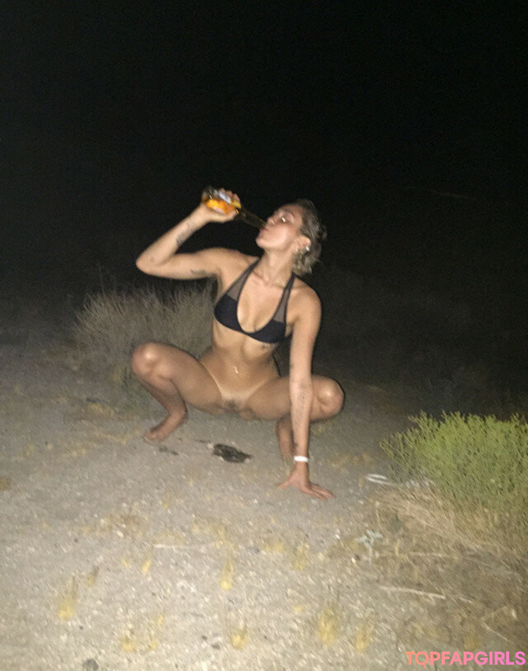Foto di nudo di fuga di OnlyFans di Miley Cyrus #1984