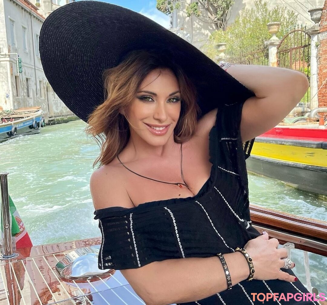 Foto di nudo di fuga di OnlyFans di Sabrina Salerno #1192