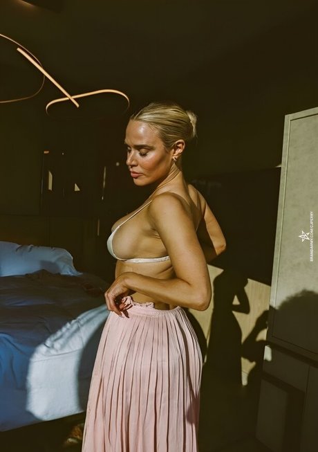 Foto di nudo di fuga di OnlyFans di Lana Wwe