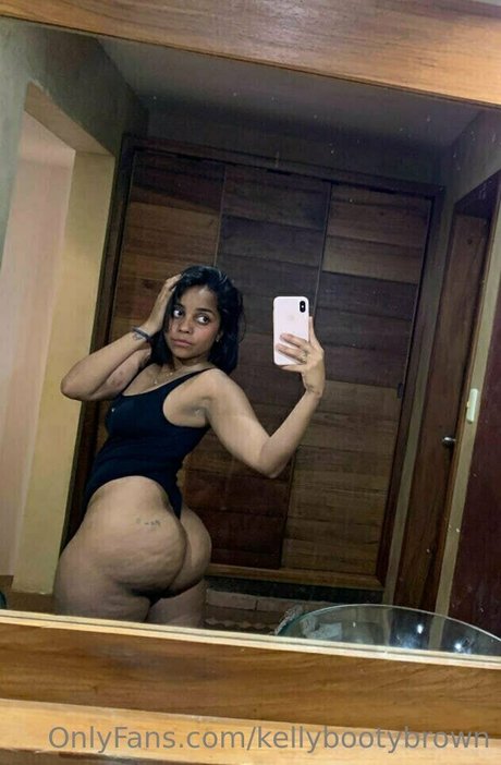 Foto di nudo di fuga di OnlyFans di Kellybootybrown