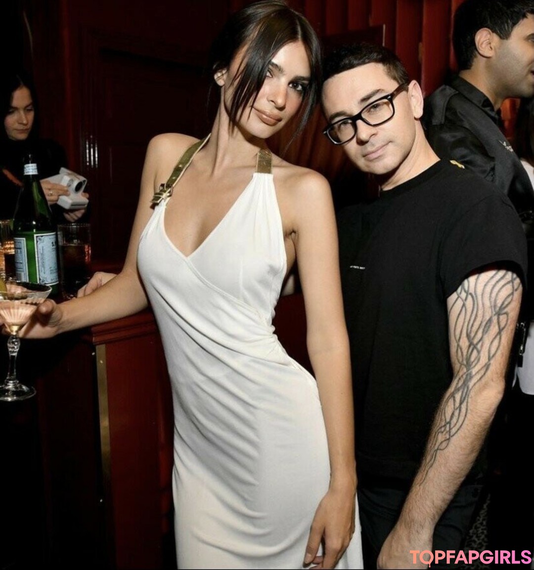 Foto di nudo di fuga di OnlyFans di Emily Ratajkowski #1141