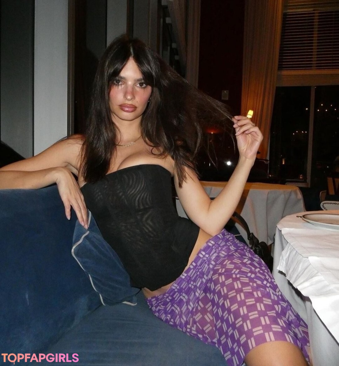 Foto di nudo di fuga di OnlyFans di Emily Ratajkowski #1632