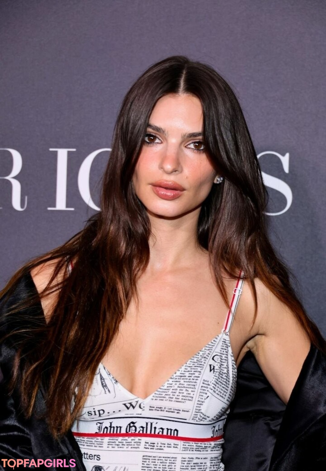 Foto di nudo di fuga di OnlyFans di Emily Ratajkowski #1822