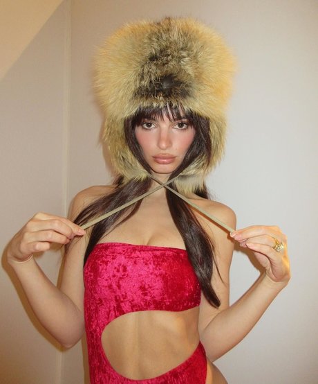 Emily Ratajkowski