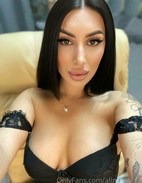 Foto di nudo di fuga di OnlyFans di Alinagreys