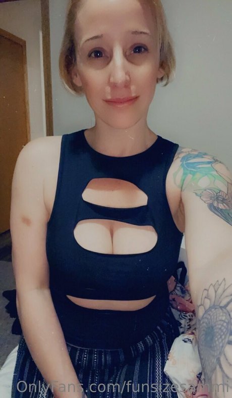 Foto di nudo di fuga di OnlyFans di Funsizesammi