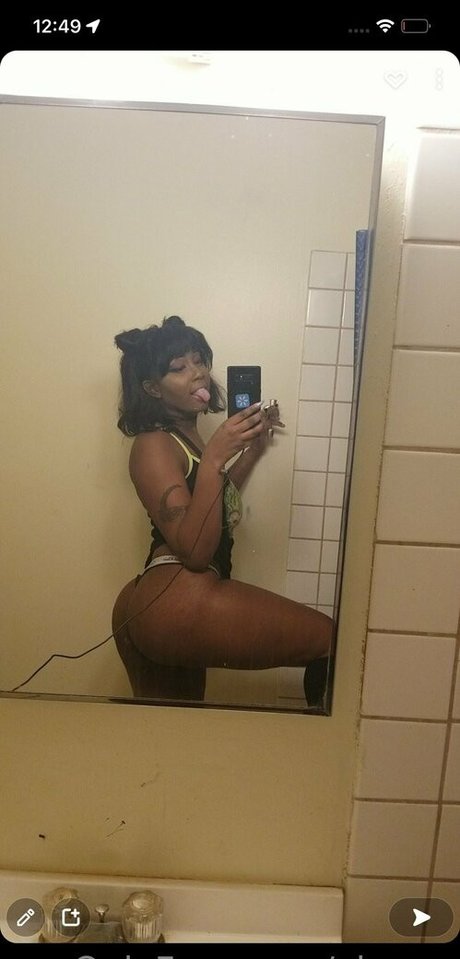 Foto di nudo di fuga di OnlyFans di Xiouuu