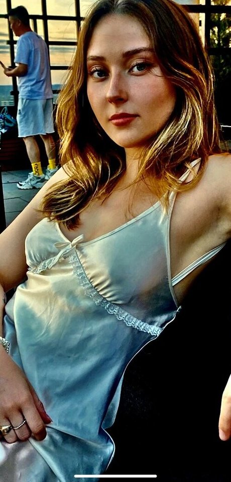 Foto di nudo di fuga di OnlyFans di Lilly Breton