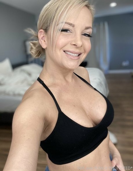 Foto di nudo di fuga di OnlyFans di Amieadams