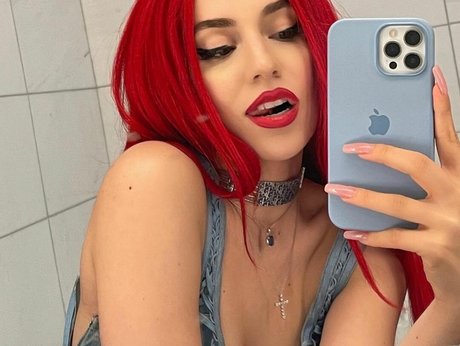 Foto di nudo di fuga di OnlyFans di Ava Max