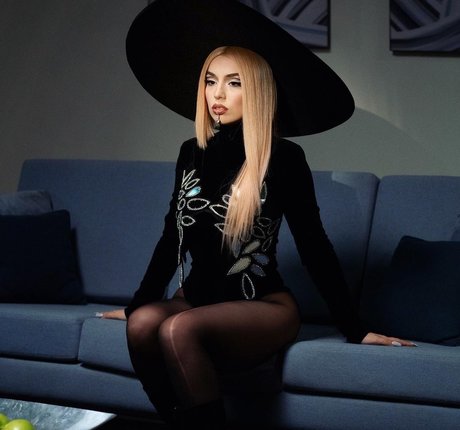 Foto di nudo di fuga di OnlyFans di Ava Max