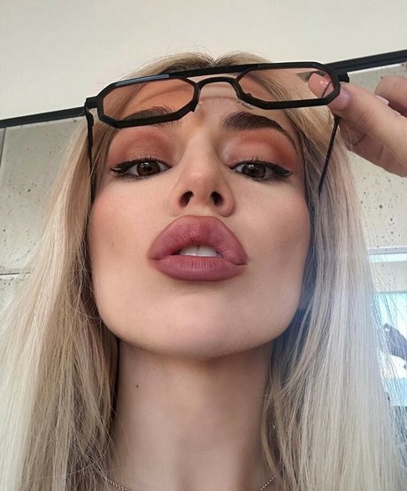 Ava Max