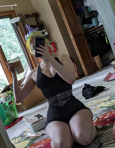 Foto di nudo di fuga di OnlyFans di Carbunny