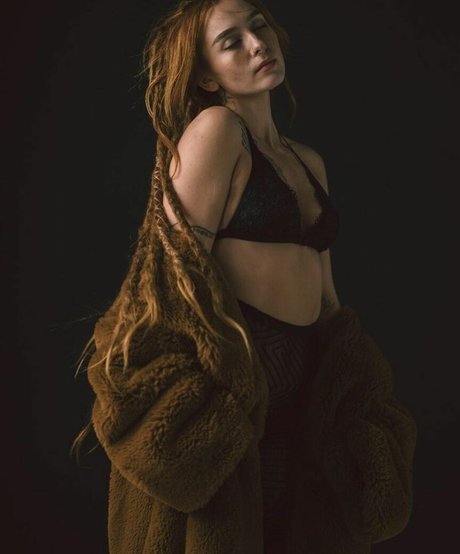 Foto di nudo di fuga di OnlyFans di Eliza Grace