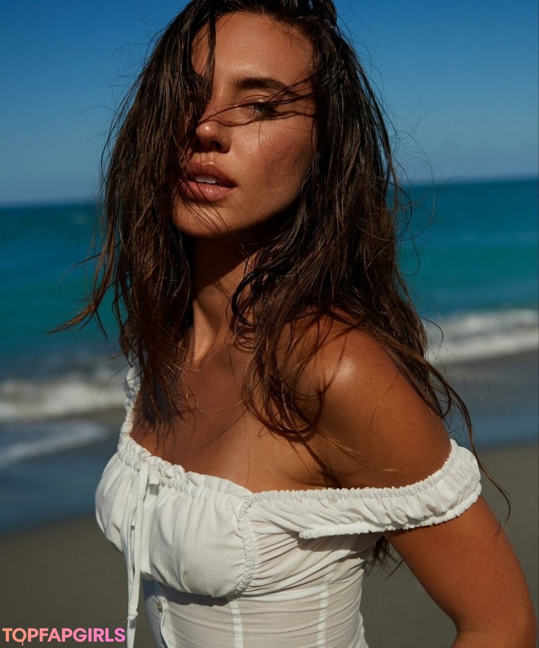 Foto di nudo di fuga di OnlyFans di Brit Manuela #1391