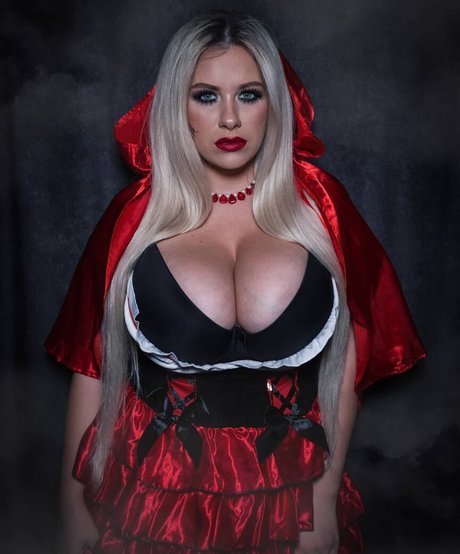 Foto di nudo di fuga di OnlyFans di Nina Phoenix