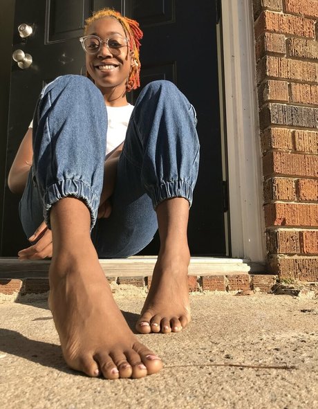 Foto di nudo di fuga di OnlyFans di Littleebonyfeet