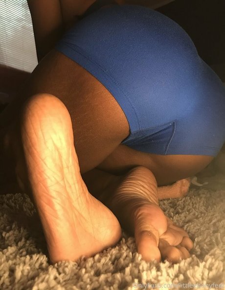 Littleebonyfeet