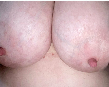 Largeboobies305