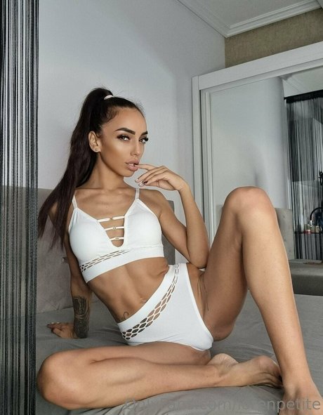 Foto di nudo di fuga di OnlyFans di Lorenpetite