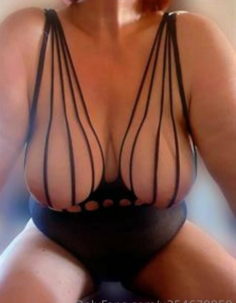 Foto di nudo di fuga di OnlyFans di Curvyredhead2023