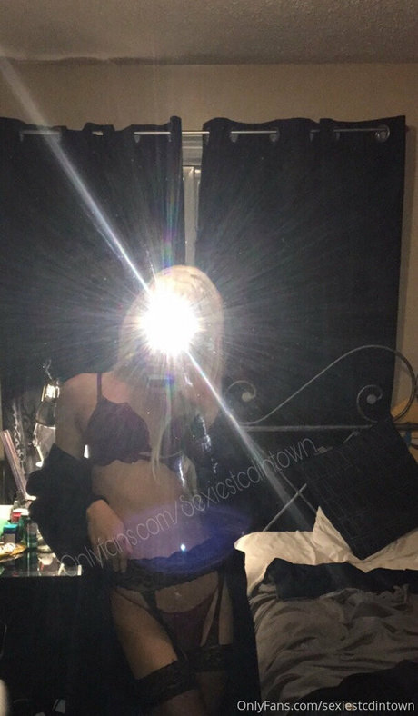 Foto di nudo di fuga di OnlyFans di Sexiestcdintown