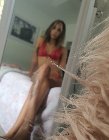 Foto di nudo di fuga di OnlyFans di Renee Savy