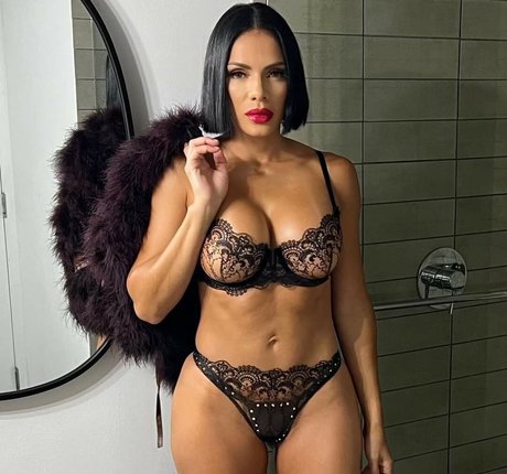 Foto di nudo di fuga di OnlyFans di Ninaunrated