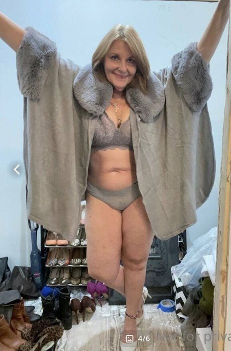 Foto di nudo di fuga di OnlyFans di Ivorygoddess