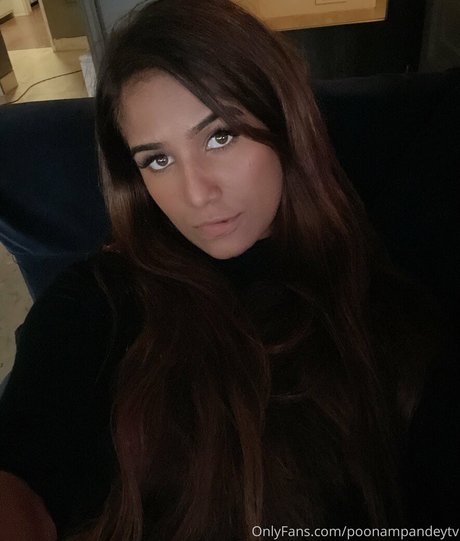 Foto di nudo di fuga di OnlyFans di Poonampandeytv