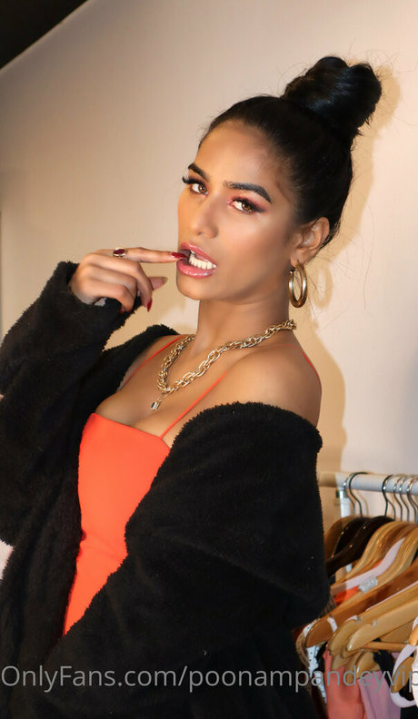 Foto di nudo di fuga di OnlyFans di Poonampandeytv