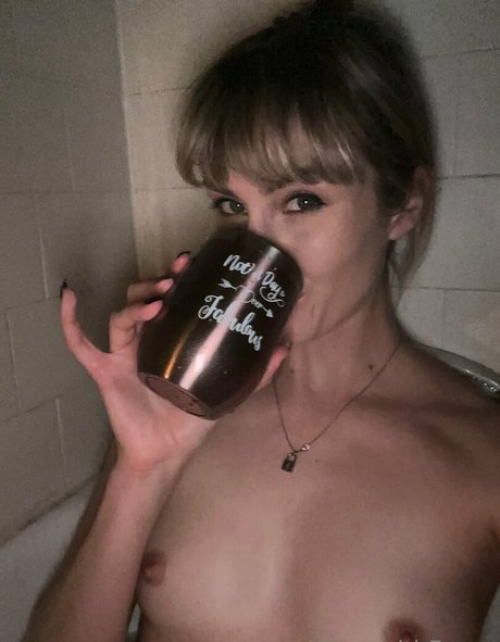 Kittenwithfangsfree